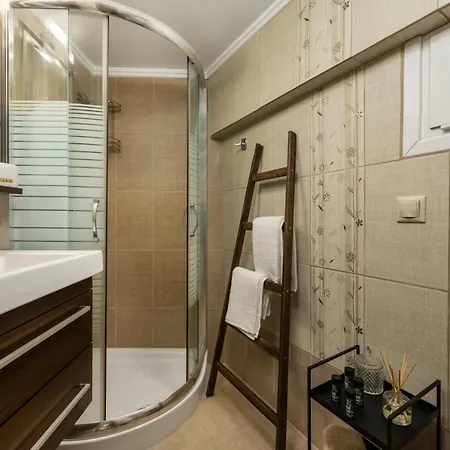 Maria's Dream House Pentátion